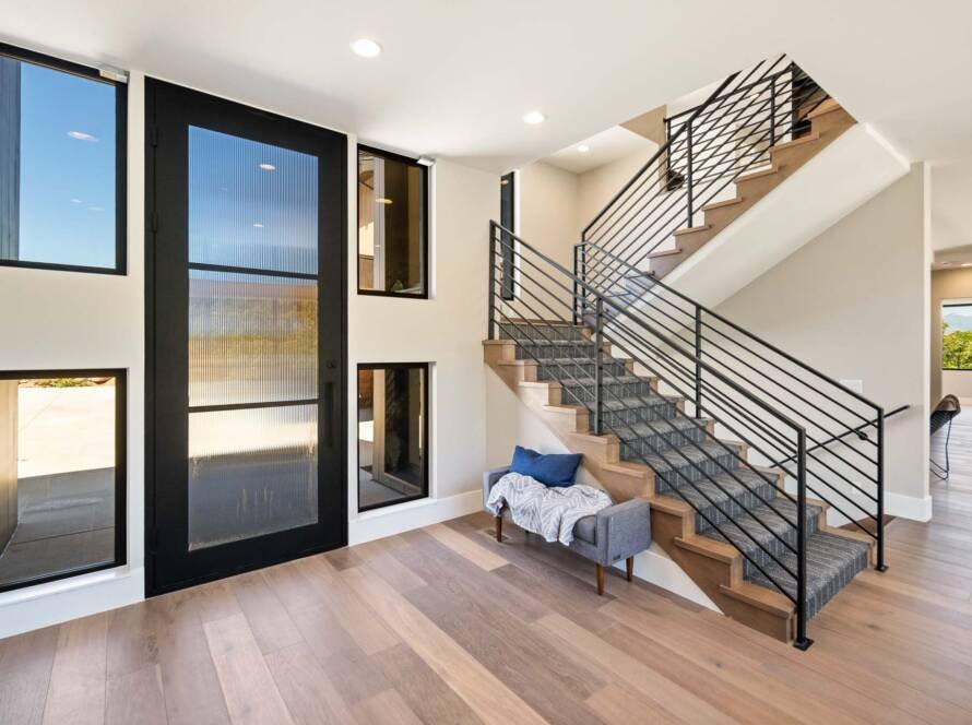 Custom home builder Utah preventing poor communication and delays-featured